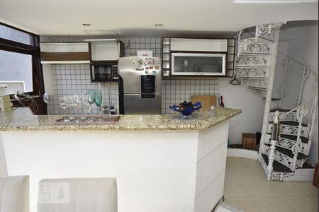 Casa à venda com 444m², 5 quartos e 4 vagasCozinha da Casa de Hospede
