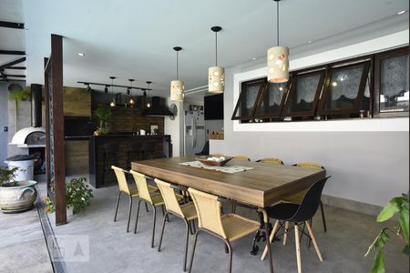 Casa à venda com 444m², 5 quartos e 4 vagasChurrasqueira