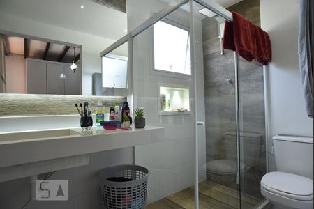 Casa à venda com 444m², 5 quartos e 4 vagasBanheiro Suíte da Casa de Hospede