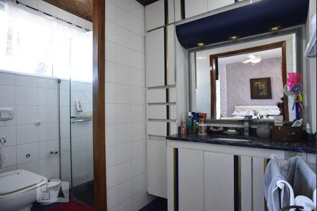 Casa à venda com 444m², 5 quartos e 4 vagasBanheiro da Suíte