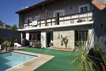 Casa à venda com 444m², 5 quartos e 4 vagasCasa de Hospede