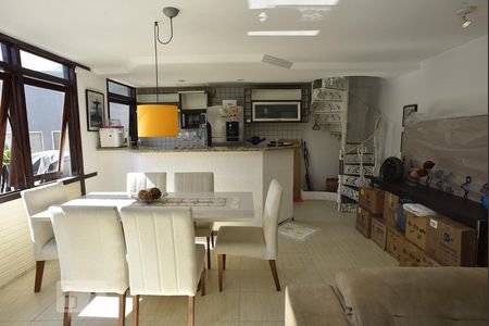 Casa à venda com 444m², 5 quartos e 4 vagasSala da Casa de Hospede