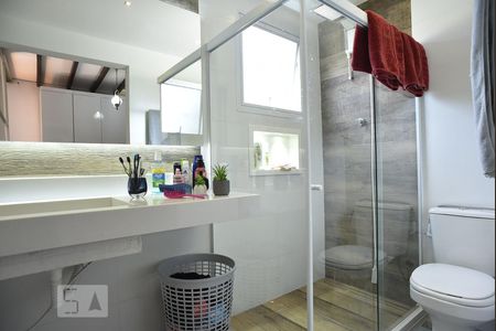 Casa à venda com 444m², 5 quartos e 4 vagasBanheiro Suíte da Casa de Hospede