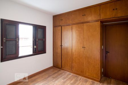 Casa à venda com 190m², 5 quartos e 3 vagas Casa à venda com 190m², 5 quartos e 3 vagasQuarto 2