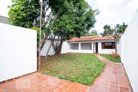 Casa à venda com 190m², 5 quartos e 3 vagas Casa à venda com 190m², 5 quartos e 3 vagasÁrea Externa
