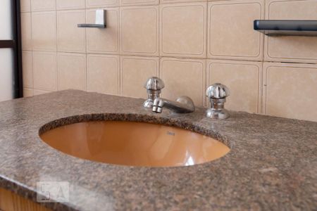 Casa à venda com 190m², 5 quartos e 3 vagas Casa à venda com 190m², 5 quartos e 3 vagasBanheiro Social