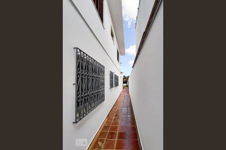 Casa à venda com 190m², 5 quartos e 3 vagas Casa à venda com 190m², 5 quartos e 3 vagasCorredor Lateral