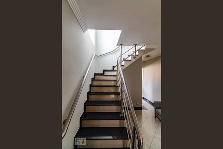 Escada de casa à venda com 3 quartos, 196m² em Parque Continental Ii, Guarulhos