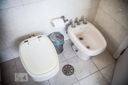 Apartamento à venda com 263m², 4 quartos e 4 vagas Apartamento à venda com 263m², 4 quartos e 4 vagasDetalhe do banheiro