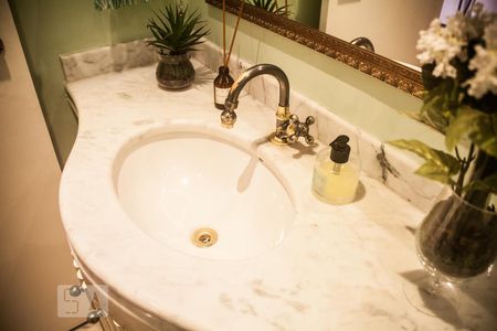 Apartamento à venda com 263m², 4 quartos e 4 vagas Apartamento à venda com 263m², 4 quartos e 4 vagasLavabo