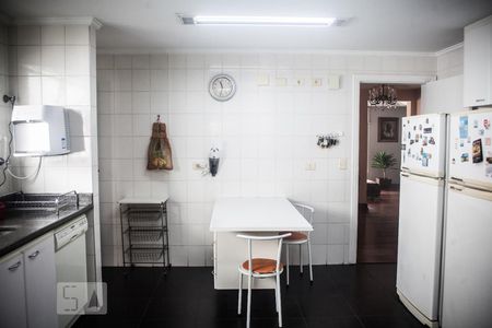 Apartamento à venda com 263m², 4 quartos e 4 vagas Apartamento à venda com 263m², 4 quartos e 4 vagasCozinha