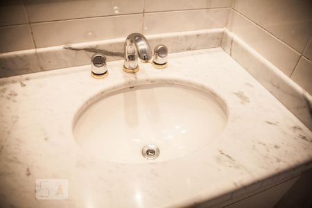 Apartamento à venda com 263m², 4 quartos e 4 vagas Apartamento à venda com 263m², 4 quartos e 4 vagasBanheiro - Torneira