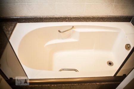 Apartamento à venda com 263m², 4 quartos e 4 vagas Apartamento à venda com 263m², 4 quartos e 4 vagasDetalhe do banheiro