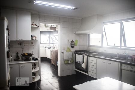 Apartamento à venda com 263m², 4 quartos e 4 vagas Apartamento à venda com 263m², 4 quartos e 4 vagasCozinha