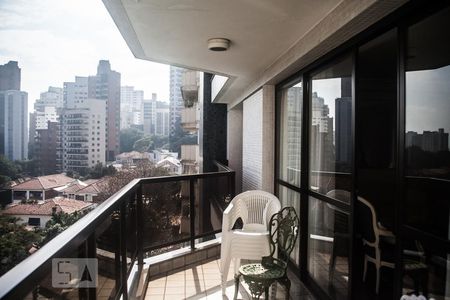 Apartamento à venda com 263m², 4 quartos e 4 vagas Apartamento à venda com 263m², 4 quartos e 4 vagasvaranda
