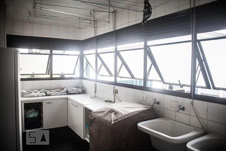 Apartamento à venda com 263m², 4 quartos e 4 vagas Apartamento à venda com 263m², 4 quartos e 4 vagasÁrea de Serviço