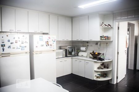 Apartamento à venda com 263m², 4 quartos e 4 vagas Apartamento à venda com 263m², 4 quartos e 4 vagasCozinha