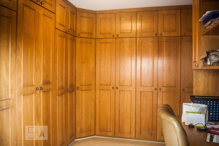 Apartamento à venda com 263m², 4 quartos e 4 vagas Apartamento à venda com 263m², 4 quartos e 4 vagasEscritório