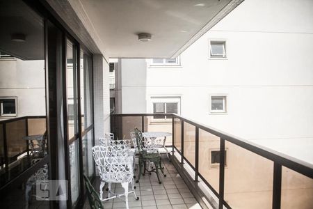 Apartamento à venda com 263m², 4 quartos e 4 vagas Apartamento à venda com 263m², 4 quartos e 4 vagasvaranda