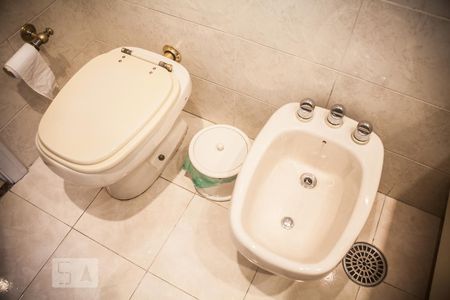 Apartamento à venda com 263m², 4 quartos e 4 vagas Apartamento à venda com 263m², 4 quartos e 4 vagasDetalhe do banheiro