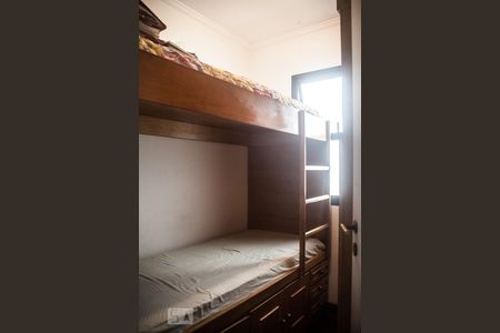 Apartamento à venda com 263m², 4 quartos e 4 vagas Apartamento à venda com 263m², 4 quartos e 4 vagasQuarto de Serviço