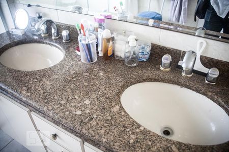 Apartamento à venda com 263m², 4 quartos e 4 vagas Apartamento à venda com 263m², 4 quartos e 4 vagasBanheiro - Torneira