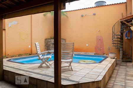 Casa à venda com 240m², 3 quartos e 5 vagas Casa à venda com 240m², 3 quartos e 5 vagasPISCINA