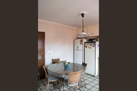 Casa à venda com 240m², 3 quartos e 5 vagas Casa à venda com 240m², 3 quartos e 5 vagasCOZINHA