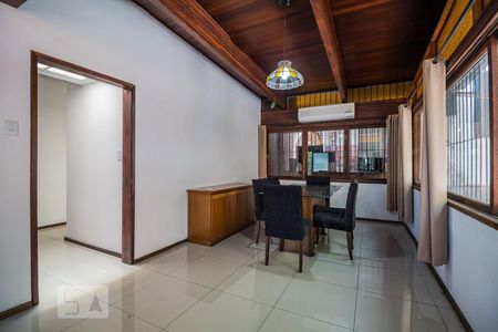 Sala de casa à venda com 4 quartos, 310m² em Nonoai, Porto Alegre