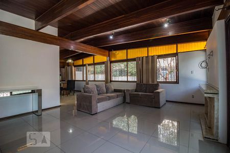 Sala de casa à venda com 4 quartos, 310m² em Nonoai, Porto Alegre
