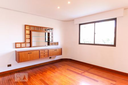 Apartamento para alugar com 375m², 4 quartos e 3 vagasCopa