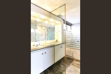 Apartamento para alugar com 375m², 4 quartos e 3 vagasBanheiro da Suíte Master