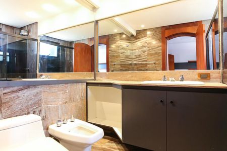 Apartamento para alugar com 375m², 4 quartos e 3 vagasBanheiro da Suíte