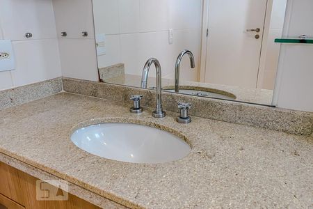 Apartamento à venda com 114m², 3 quartos e 2 vagasDetalhe Banheiro da Suite 2