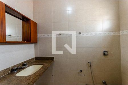 Casa à venda com 198m², 3 quartos e 3 vagasSuíte - banheiro
