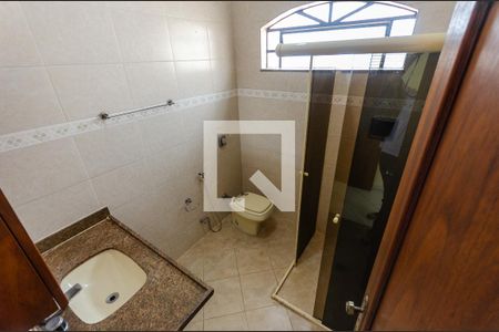 Casa à venda com 198m², 3 quartos e 3 vagasSuíte - banheiro