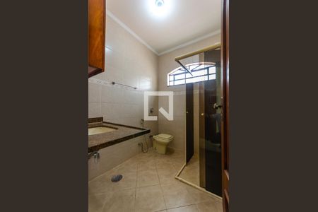 Casa à venda com 198m², 3 quartos e 3 vagasSuíte - banheiro