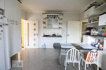 Casa à venda com 600m², 5 quartos e 5 vagasCozinha