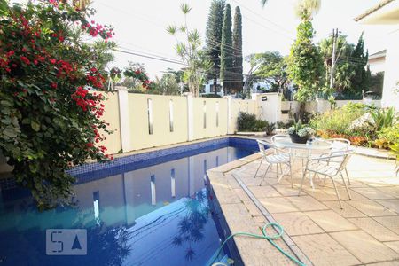 Casa à venda com 600m², 5 quartos e 5 vagasPiscina