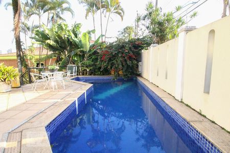 Casa à venda com 600m², 5 quartos e 5 vagasPiscina