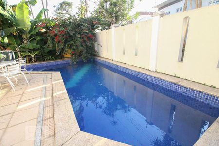 Casa à venda com 600m², 5 quartos e 5 vagasPiscina