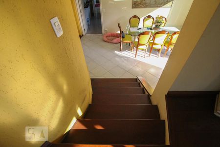 Casa à venda com 600m², 5 quartos e 5 vagasEscada