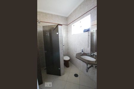 Casa à venda com 600m², 5 quartos e 5 vagasBanheiro da Suíte 2