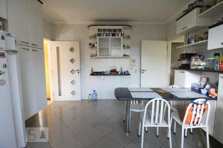 Casa à venda com 600m², 5 quartos e 5 vagasCozinha
