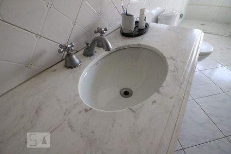 Casa à venda com 600m², 5 quartos e 5 vagasBanheiro da Suíte 3