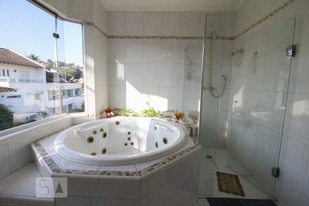 Casa à venda com 600m², 5 quartos e 5 vagasbanheiro da Suíte 5