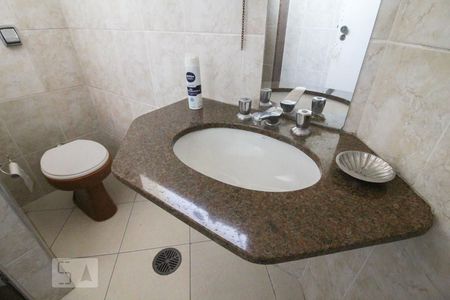 Casa à venda com 600m², 5 quartos e 5 vagasBanheiro da Suíte 2