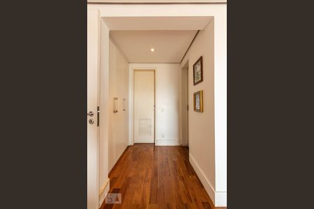 Apartamento à venda com 280m², 4 quartos e 3 vagasCloset