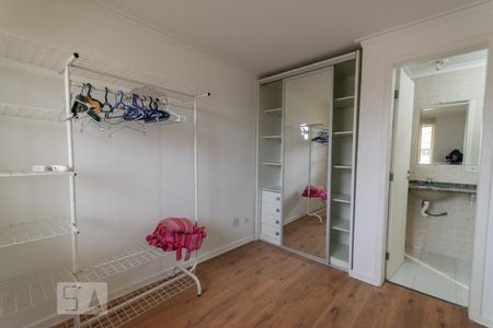 Suíte de apartamento para alugar com 2 quartos, 47m² em Novo Mundo, Curitiba