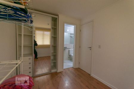 Suíte de apartamento para alugar com 2 quartos, 47m² em Novo Mundo, Curitiba